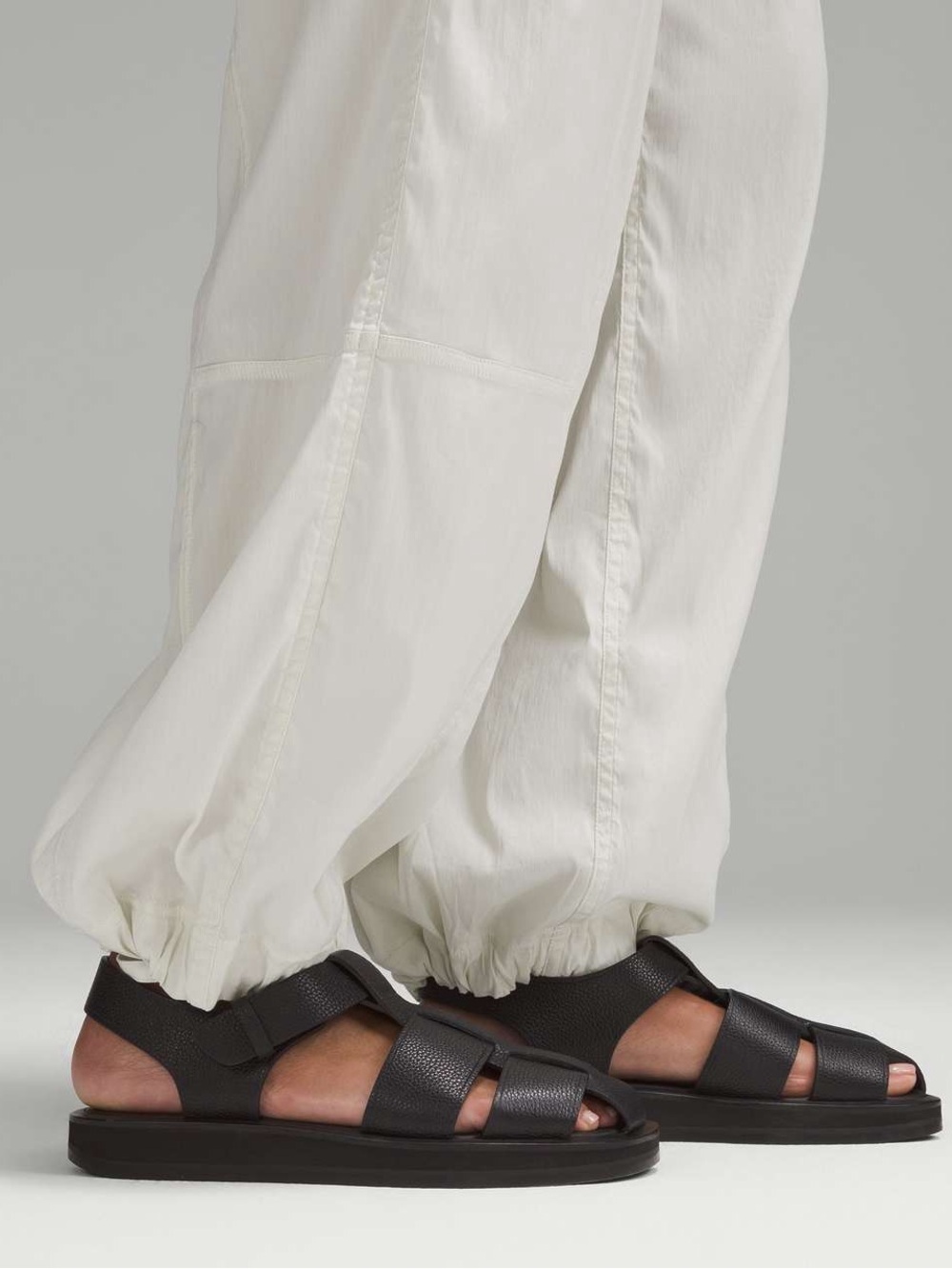 Lululemon Lightweight Adjustable MR Cargo Pant Bone Activewear Baggy XS NWT - Picture 8 of 13